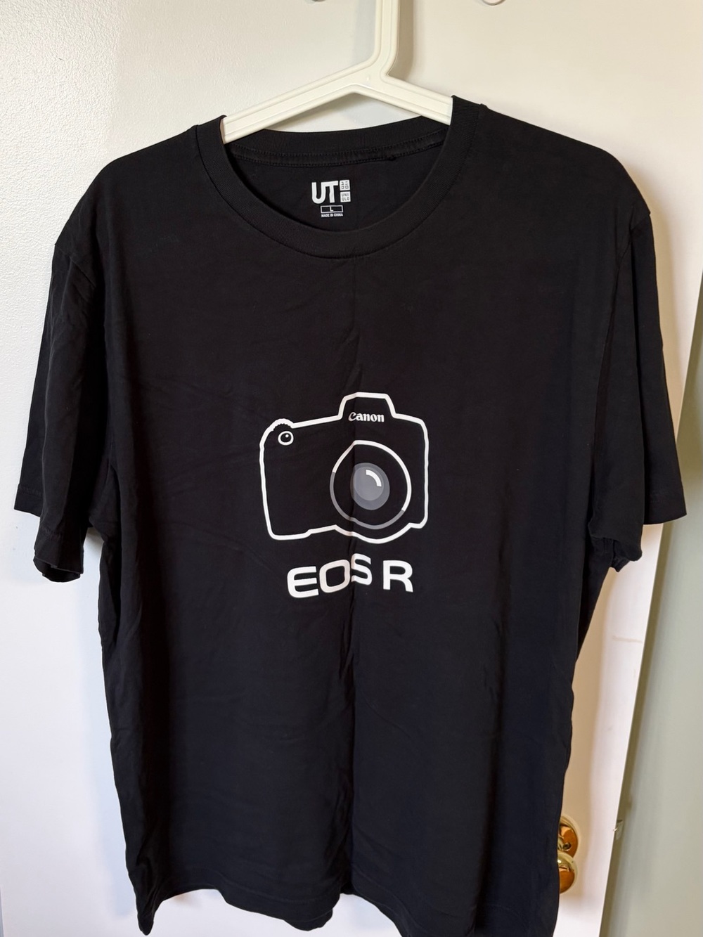 Uniqlo Black Graphic Tee with White Camera and EOS R Print